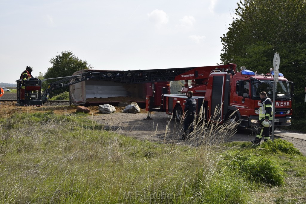 Schwerer VU LKW Zug Bergheim Kenten Koelnerstr P286.JPG - Miklos Laubert